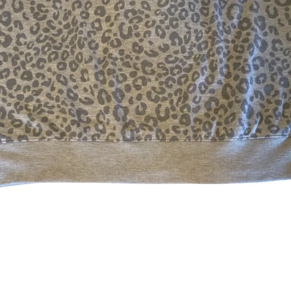 SPLENDID Oatmeal Leopard Animal Print Women’s Sweatshirt - SZ Large - Picture 10 of 10
